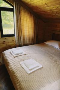 Postel nebo postele na pokoji v ubytování Andrias Wooden Hut