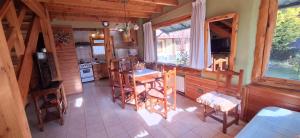 a kitchen with a table and chairs in a cabin at De las Rosas Bariloche in San Carlos de Bariloche