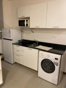 Kuchyň nebo kuchyňský kout v ubytování Apartamento de 1 Dormitorio con cochera - Dpto 507