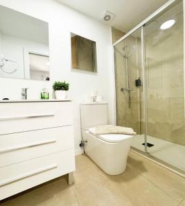 a bathroom with a toilet and a shower at Costa by Hawkins Algeciras - Exterior 3B in Algeciras