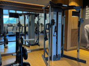 Pusat kecergasan dan/atau kemudahan kecergasan di 1 Bedroom with Balcony and Fast Wifi at Park Mckinley West