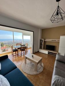 Χώρος καθιστικού στο EL PARAISO, Apartamento en Mijas Pueblo con bonitas vistas a la costa y con piscina