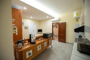 a room with a kitchen with a counter and a room with a sink at Le 4 Stagioni-nelcuorediCorleone in Corleone +16 photos