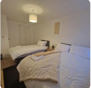 Postel nebo postele na pokoji v ubytování Kingdom Residence + 25 fotografií