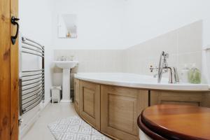 a bathroom with a large tub and a sink at Dux Farm Retreat - 2 bed dog friendly cottage, near Bude in Holsworthy +18 photos