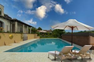 Bazén v ubytování Luce Boutique Hotel nebo v jeho okolí