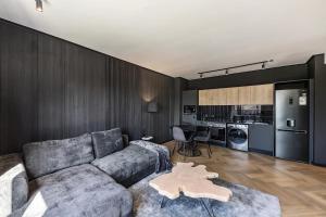 Køkken eller tekøkken på The Archetype - Nine Palms Luxury Apartments