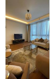 Posezení v ubytování Furnished Apartment in Mall Of Arabia Towers , AEON Compound