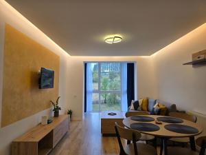Μια τηλεόραση ή/και κέντρο ψυχαγωγίας στο SaGa Apartament
