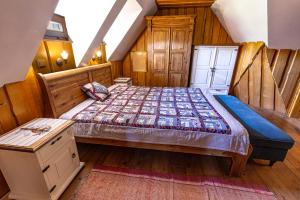 a bedroom with a bed in a room at Drevenica Goralský Dvor in Ždiar