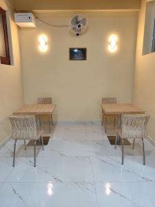 TV a/nebo společenská místnost v ubytování Villa Infinity Negombo