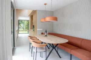 a dining room with a table and a couch at Mids in Midsland