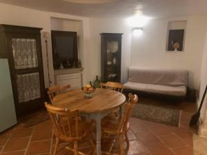 Istumisnurk majutusasutuses Trulli Santa Maria Odegitria Relais