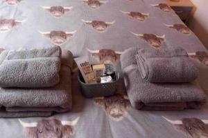 Posezení v ubytování Cosy, convenient, sought after location with private parking