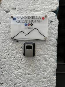 Certificato, attestato, insegna o altro documento esposto da Nanninella Guest House