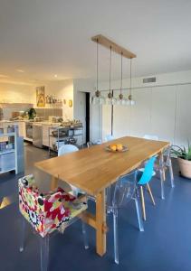 ครัวหรือมุมครัวของ Maison Contemporaine vue Mont Ventoux +12 ภาพ