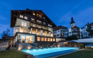 Bazén v ubytování Hotel Villa Kastelruth nebo v jeho okolí
