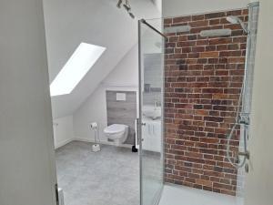 Koupelna v ubytování Exklusive Wohlfühloase mit 7 Einzelbetten großer Balkon MwSt ausweisbar in toller Lage von Melsungen + 5 fotografií