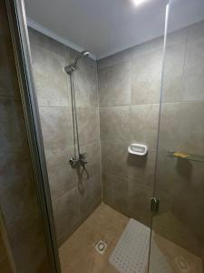 サン・カルロス・デ・バリローチェにあるDoña Emmaの浴室のガラス扉付きシャワー +26枚の写真