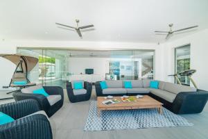 Posezení v ubytování Ocotal Luxury Villa with Private Pool