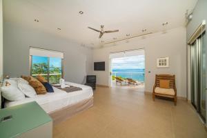 Postel nebo postele na pokoji v ubytování Ocotal Luxury Villa with Private Pool