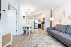 a living room with a couch and a table at Apartment - near Epic Universe and Universal, free parking in Orlando