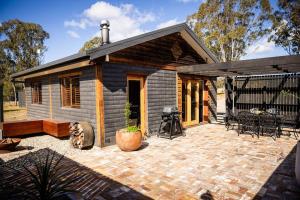 Bygningen som villaen ligger i + 5 billeder