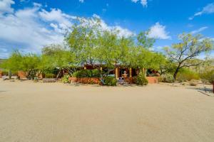 Fotografie z fotogalerie ubytování Full Circle Ranch with Pool and Views in Cave Creek v destinaci Cave Creek