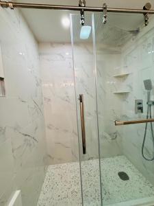 Et badeværelse på 3BR Near Logan Airport & Encore + 18 billeder