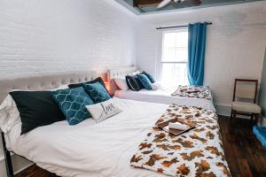 a bedroom with two beds and a window at Decatur Sugar Mill Blues in New Orleans