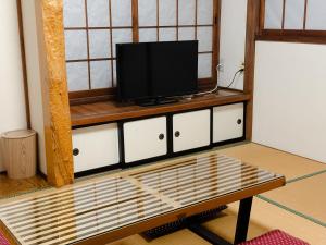 秩父市にあるファミリー仲良しグループ向け一棟貸切の宿ともだちハウスのテレビ