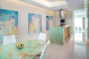 Cucina o angolo cottura di Four Points by Sheraton Sharjah