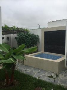 a hot tub in a backyard with a plant at Casa Bella Suit in Salinas