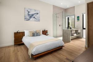 Imagine din galeria proprietății Maresia Villa - Luxurious Villa with Infinity Pool, Rooftop and Amazing Views în Providenciales +6 fotografii