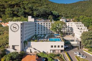 una vista aérea de un edificio en Sheraton Salta Hotel, en Salta
