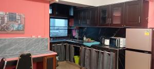 Kuchyň nebo kuchyňský kout v ubytování Studio Condo close to MRT on 12 Floor in Hua mak