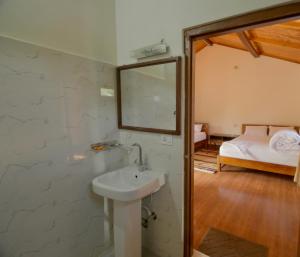 Postel nebo postele na pokoji v ubytování Bardia Eco Friendly Homestay