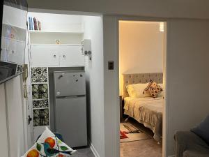 Postel nebo postele na pokoji v ubytování Céntrico departamento a pasos del mercado central