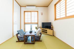 Televisyen dan/atau pusat hiburan di House [100 m2] Mirakui Near Tamade