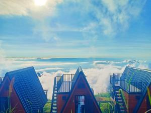 a view of some buildings in the sky with clouds at เลิฟวิว ภูทับเบิก in Ban Maeo Thap Boek