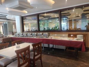 Restaurace v ubytování Airport Hotel Le Seasons New Delhi