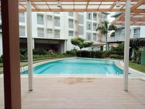 a swimming pool in front of a building at Affordable Condo, near IT Park in Cebu City