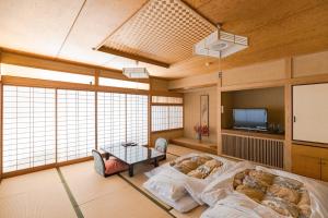 Postel nebo postele na pokoji v ubytování Hokkawa Onsen Hotel + 37 fotografií