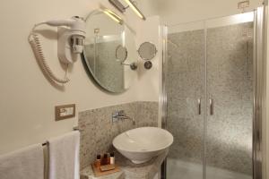 Koupelna v ubytování Vivaldi Luxury Rooms
