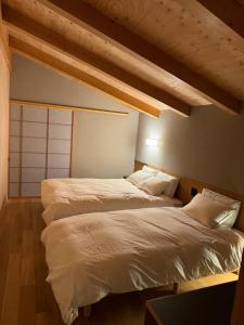 Postel nebo postele na pokoji v ubytování 出雲の貸別荘 まちとけ大社