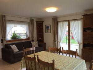 a living room with a couch and a table at Appartamento Clelia in Pellizzano