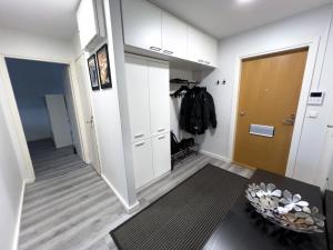 a room with a hallway with a door and a table at Cozy 1BR City Centre Home with Free Parking in Kuopio