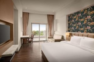 Ліжко або ліжка в номері Jasraj Palace Yavatmal Hotel, a member of Radisson Individuals