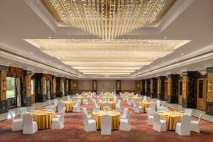 Restaurace v ubytování Jasraj Palace Yavatmal Hotel, a member of Radisson Individuals + 20 fotografií