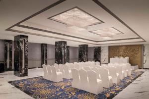 Зона вітальні в Jasraj Palace Yavatmal Hotel, a member of Radisson Individuals